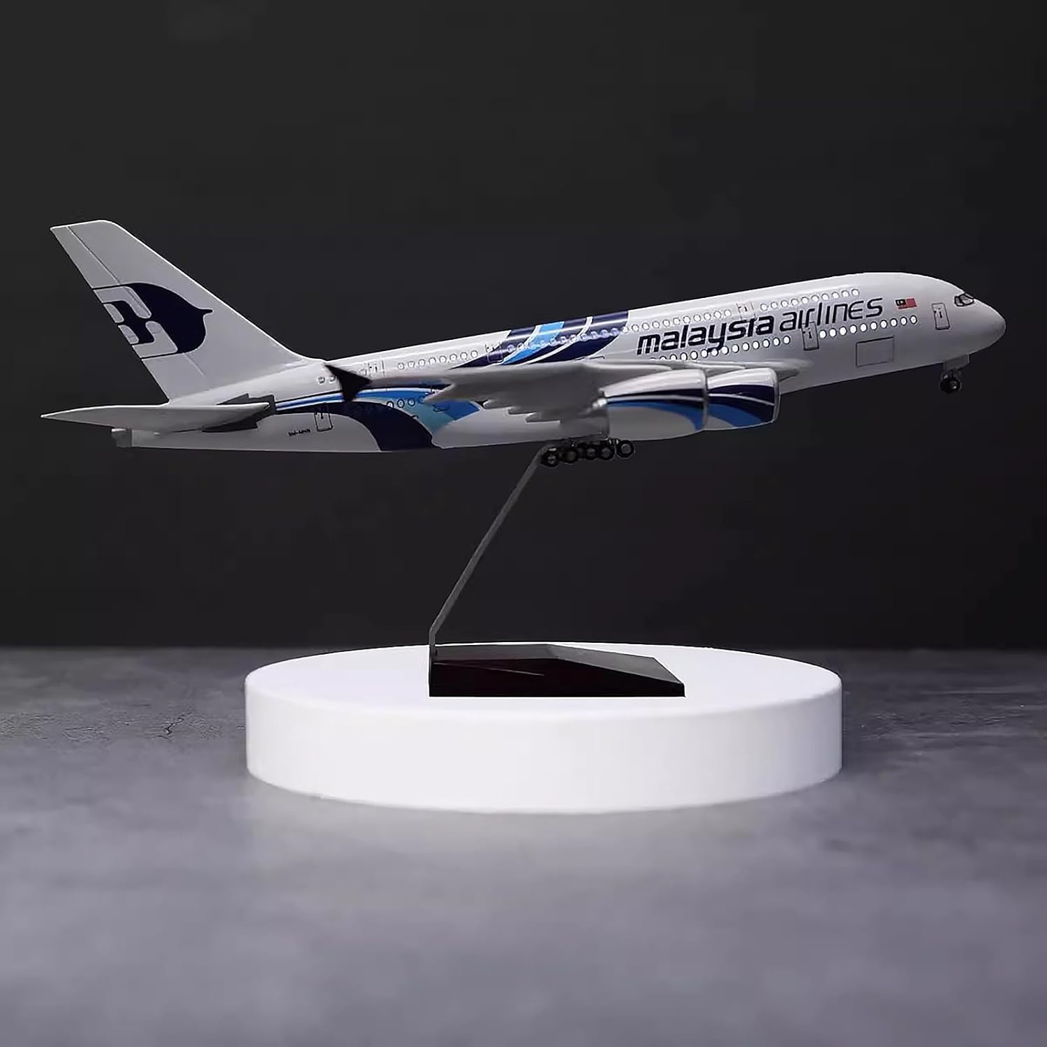 Escala 1:160 Malaysia Airlines - Model Kit Planes reseña y precio